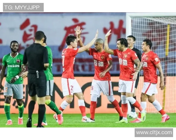 深入分析深圳篮球队盯防战术的特点与应用策略 深入分析深圳篮球队盯防战术的特点与应用策略