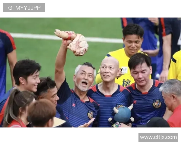 足球明星勇闯圈纸挑战赛展现惊人技巧与团队合作精神 足球明星勇闯圈纸挑战赛展现惊人技巧与团队合作精神